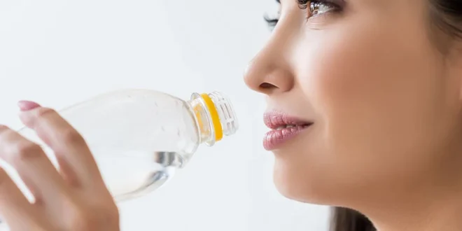 Beber mientras comes, puede ser malo