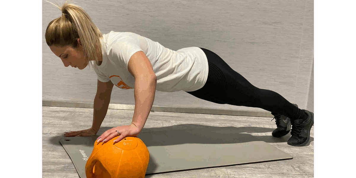 Flexões com apoio na bola