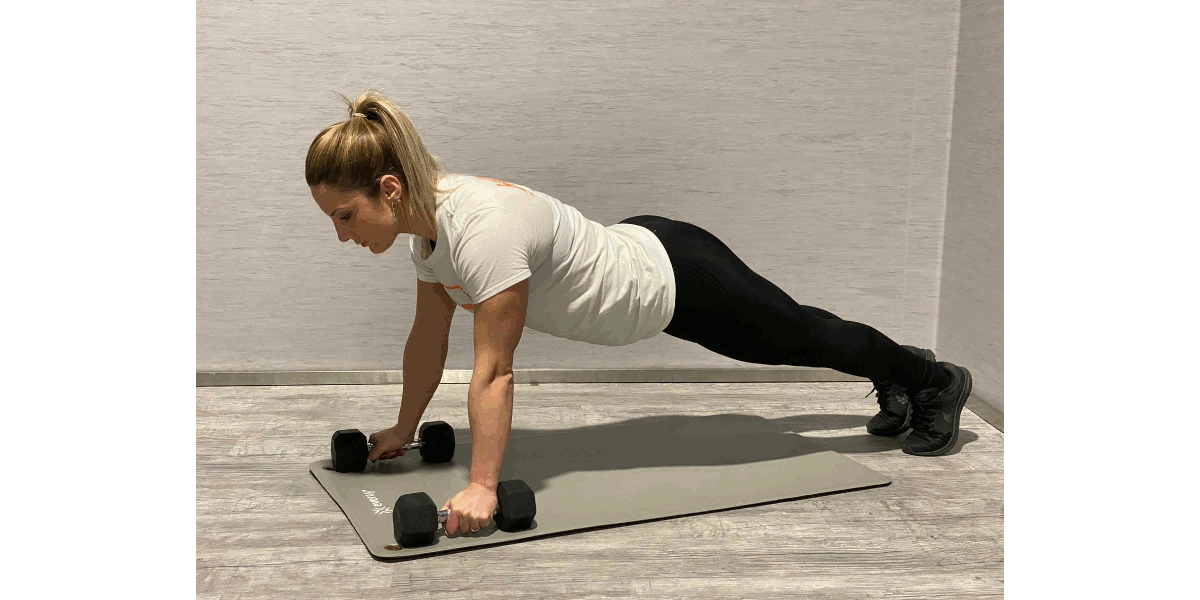 Flexões sobre haltere com remo