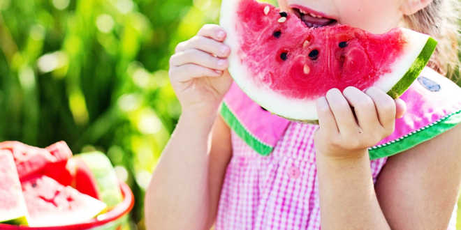 Mantenerse hidratado con frutas y verduras ricas en agua