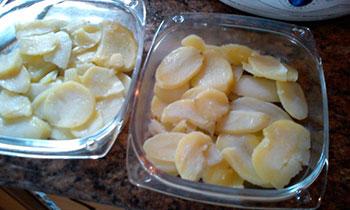Lonchas de queso Patatas cocidas en un Bol
