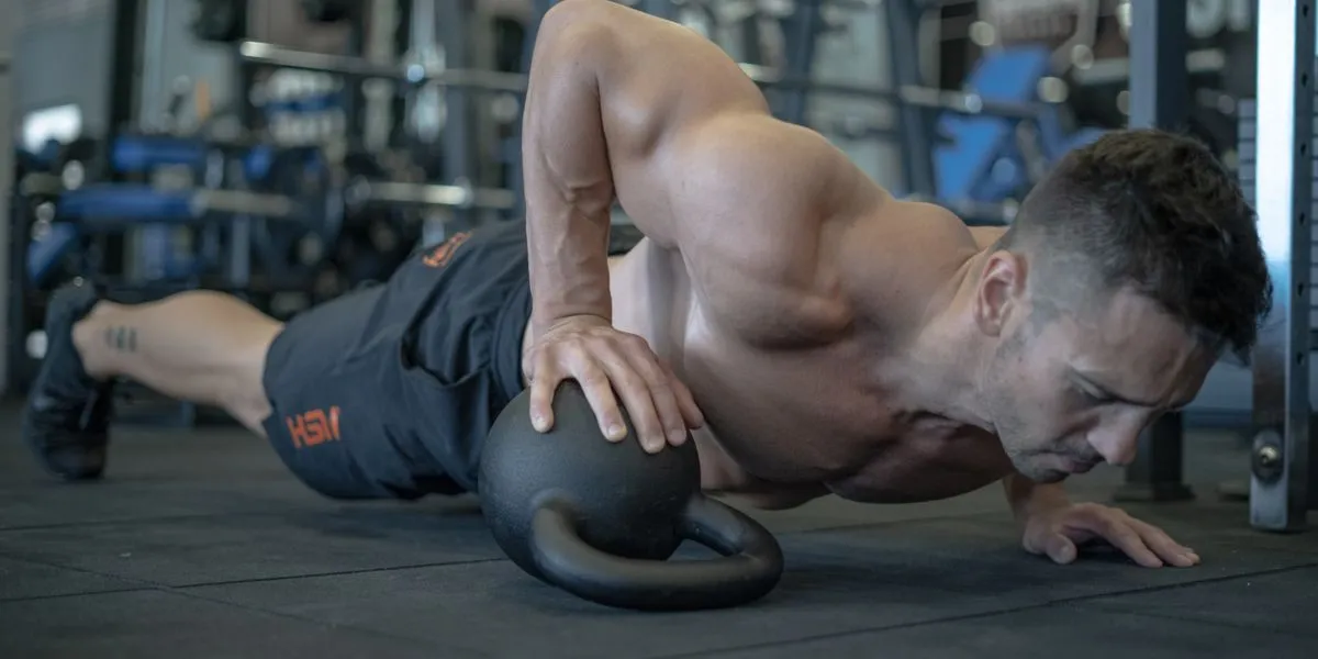 Flexión sobre kettlebell