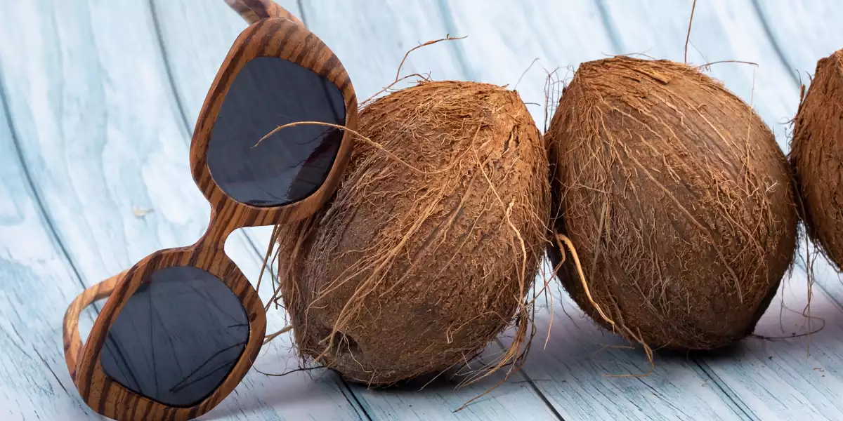 Cocos e uns óculos a condizer