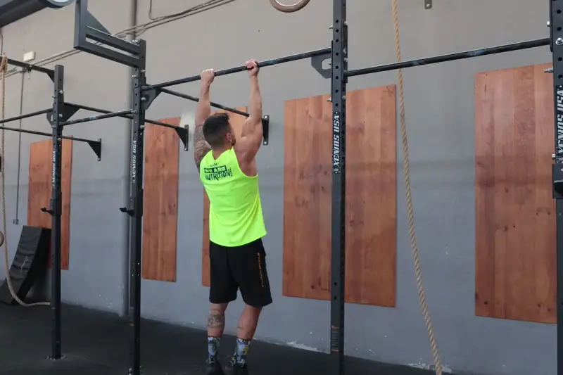 Dominada con agarre mixto