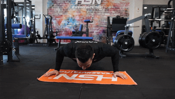 Come fare flessioni correttamente e le sue 13 varianti infallibili