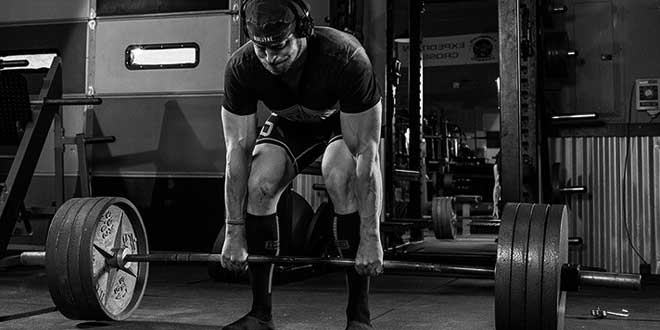 Barre près des tibias soulevé de terre