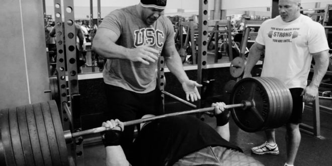 Cómo ayudar en el gimnasio (spotting)