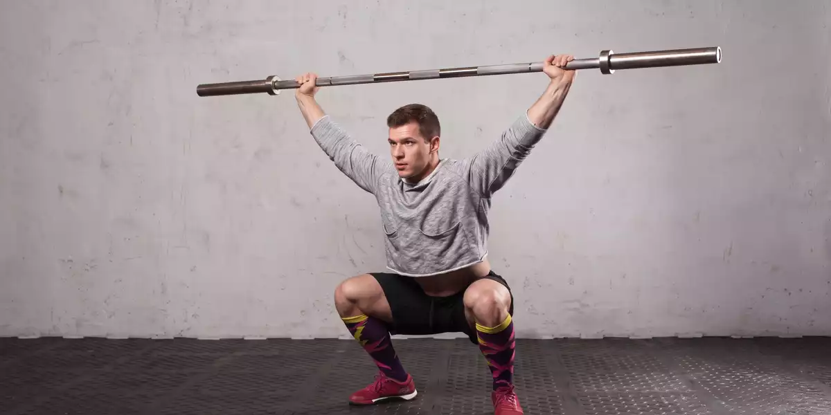 Overhead squat con barra vací