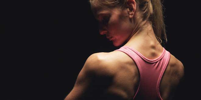 Sportliche Frauen mit Triade Diät der 30 Kalorien