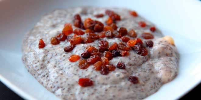 Gachas de Avena con Semillas de Chía y Pasas