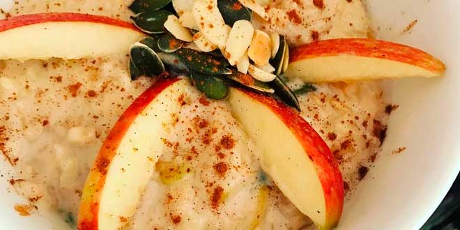 Gachas de Avena con Manzana y Pipas de Calabaza