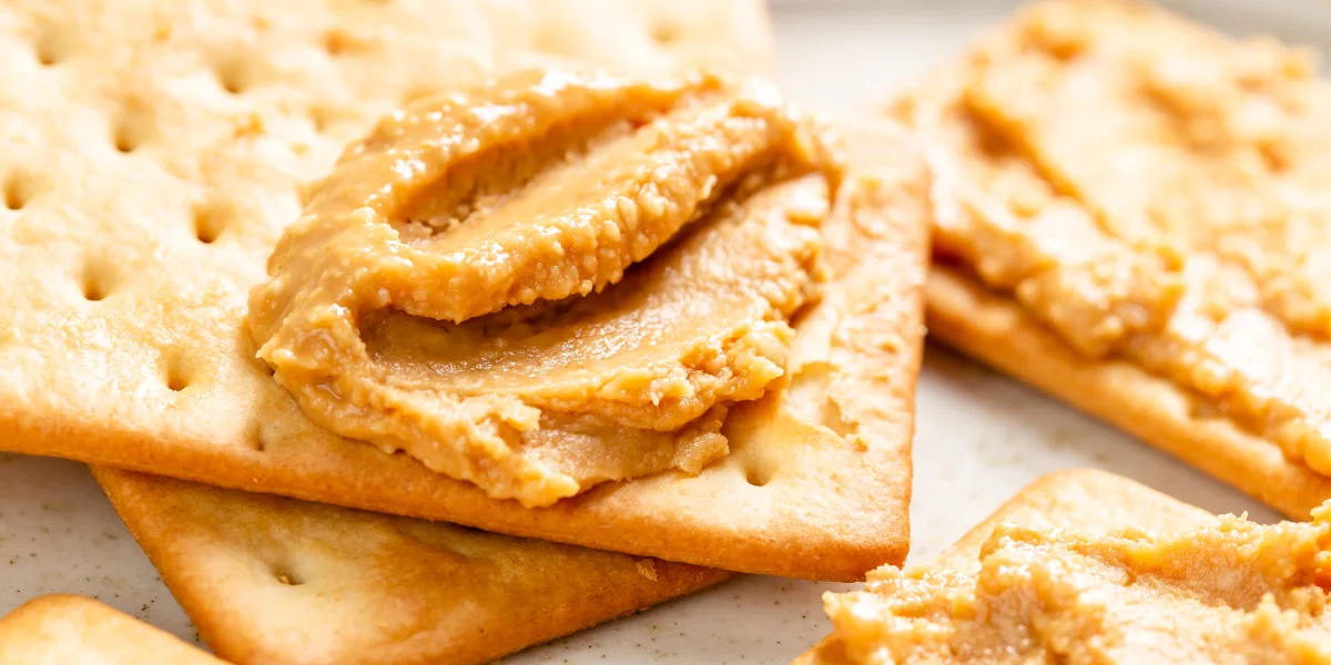 Crackers con Mantequilla de Anacardo