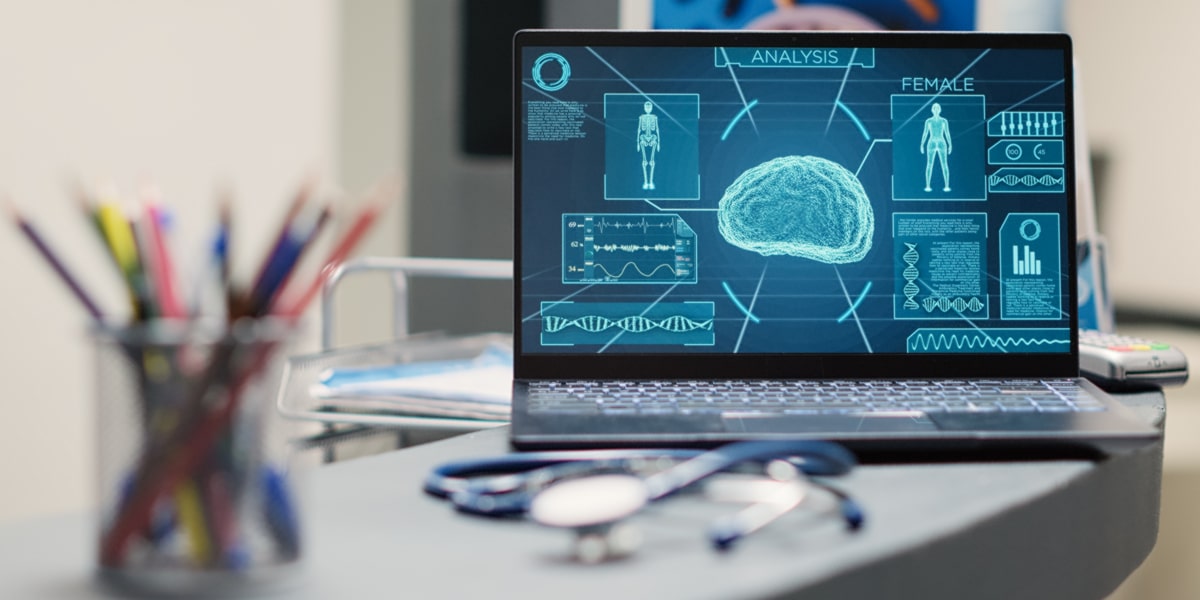 Ordenador analizando ondas cerebrales Extracto de Arándano Azul y Neuroplasticidad