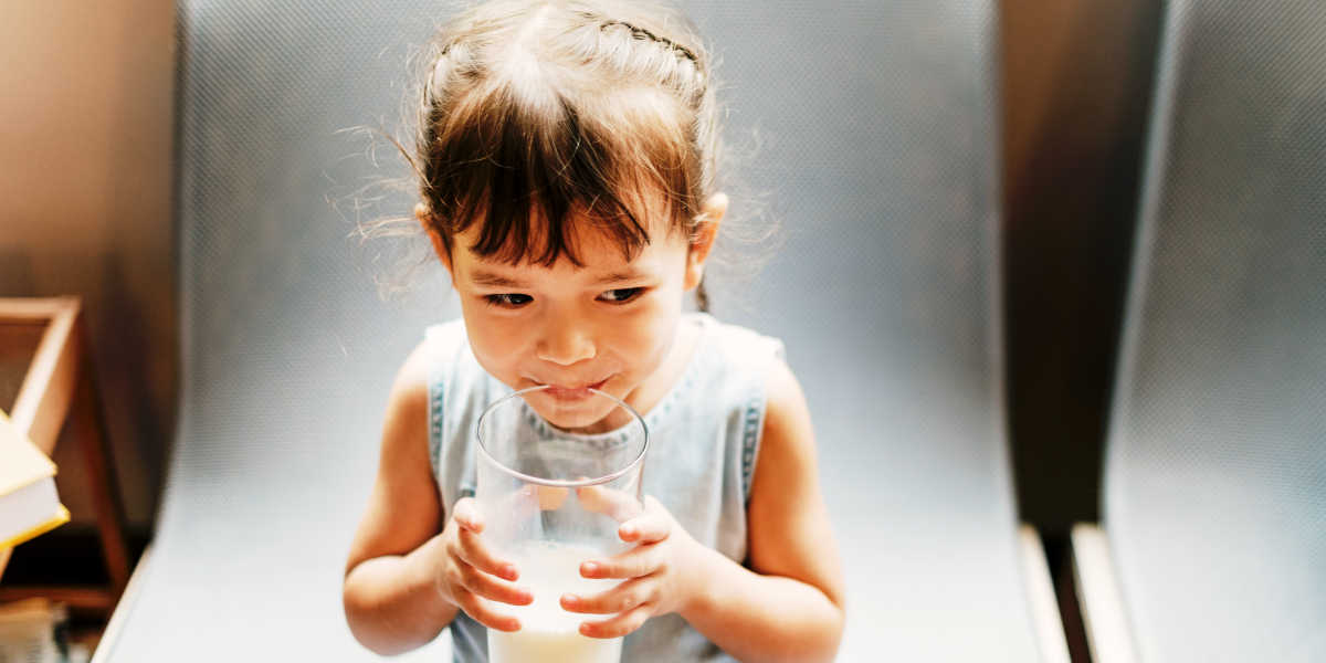 ¿Cómo fomenta el calcio el desarrollo de los niños?