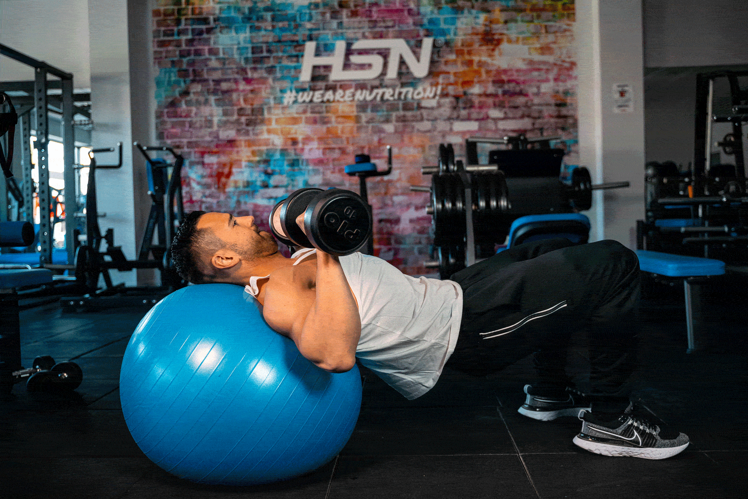 Ball Dumbbell Press (inclinado) Ball Dumbbell Press (inclinado)