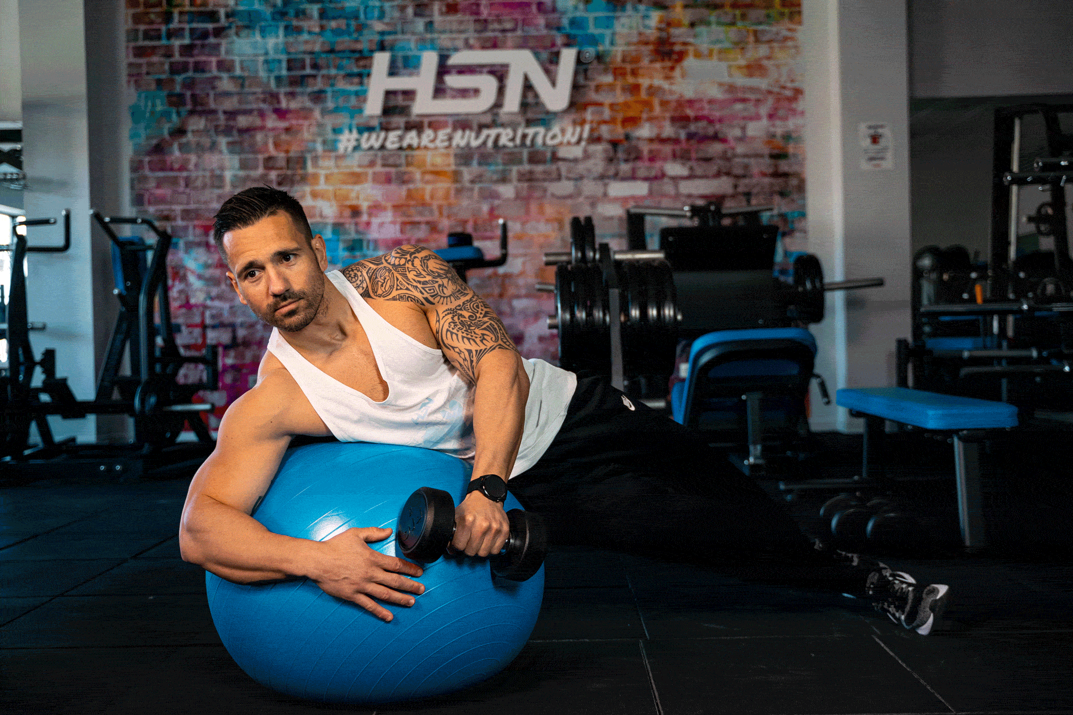 Ball Rear Deltoid Raise (De lado) Ball Rear Deltoid Raise (De lado)