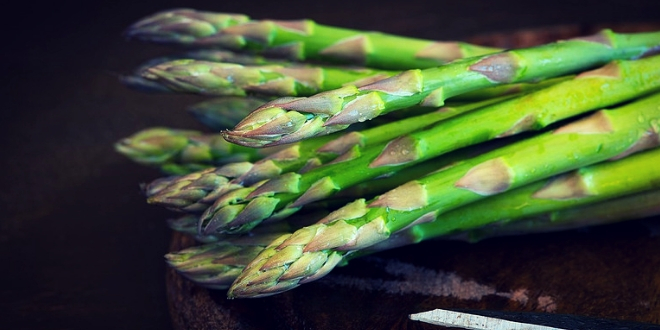 Comer espárragos