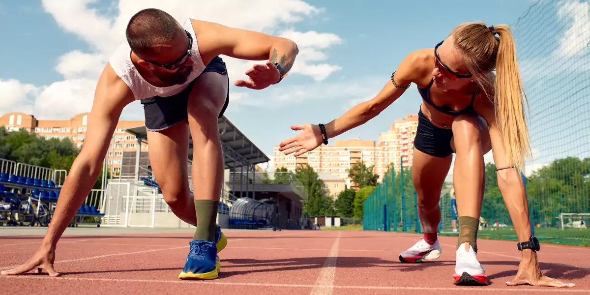Athlètes sur piste d’athlétisme