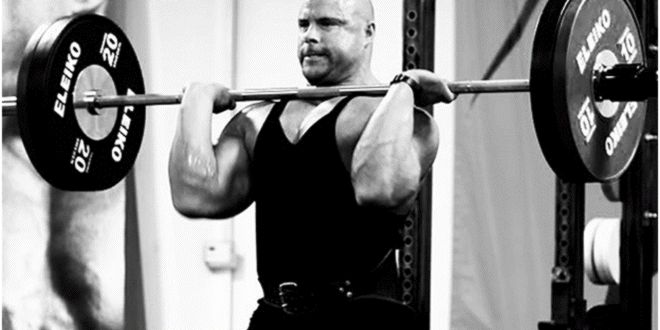 Codos en el press militar