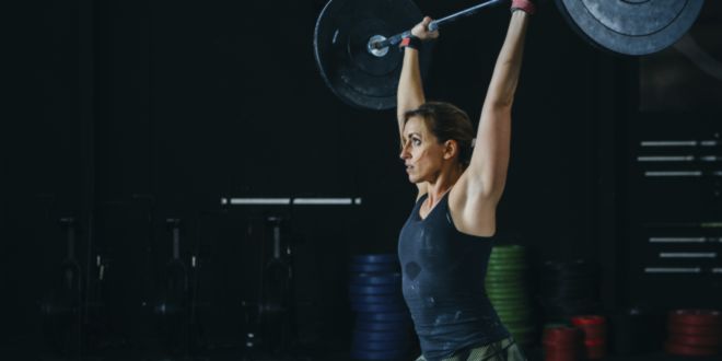 4 Razones por las que las Mujeres deben entrenar Fuerza
