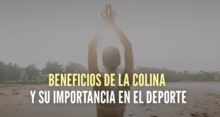 Mujer con los brazos alzados tomando el sol