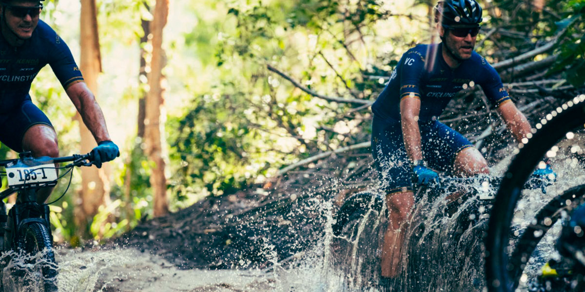 Cyclistes et bain de bouche aux glucides