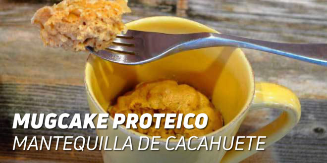 MugCake Proteico con Mantequilla de Cacahuete