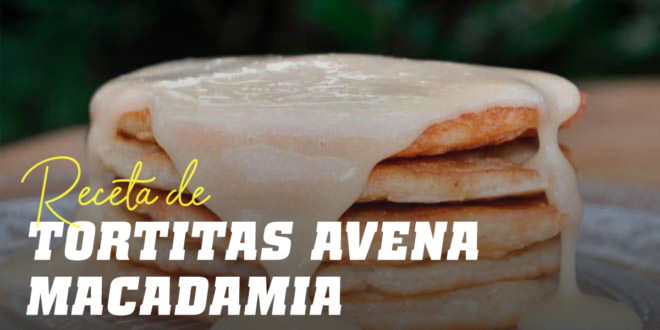 Tortitas de Avena y Claras con Mantequilla de Nueces de Macadamia