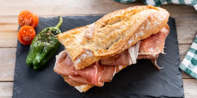 Serranito de Lomo y Jamón Serrano Serranito de Lomo y Jamón Serrano
