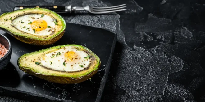Aguacates Rellenos de Salmón y Huevo