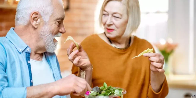 Nutrición en adultos mayores: ¿Cómo deben alimentarse? Nutrición en adultos mayores: ¿Cómo deben alimentarse?