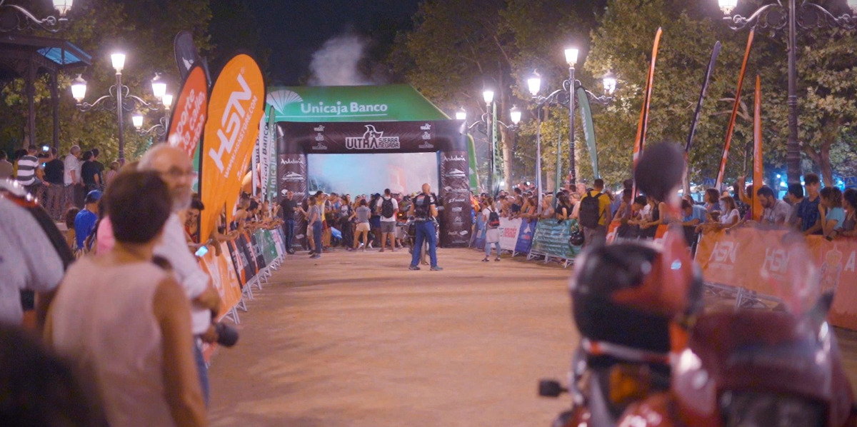 Línea de salida Ultra Sierra Nevada HSN