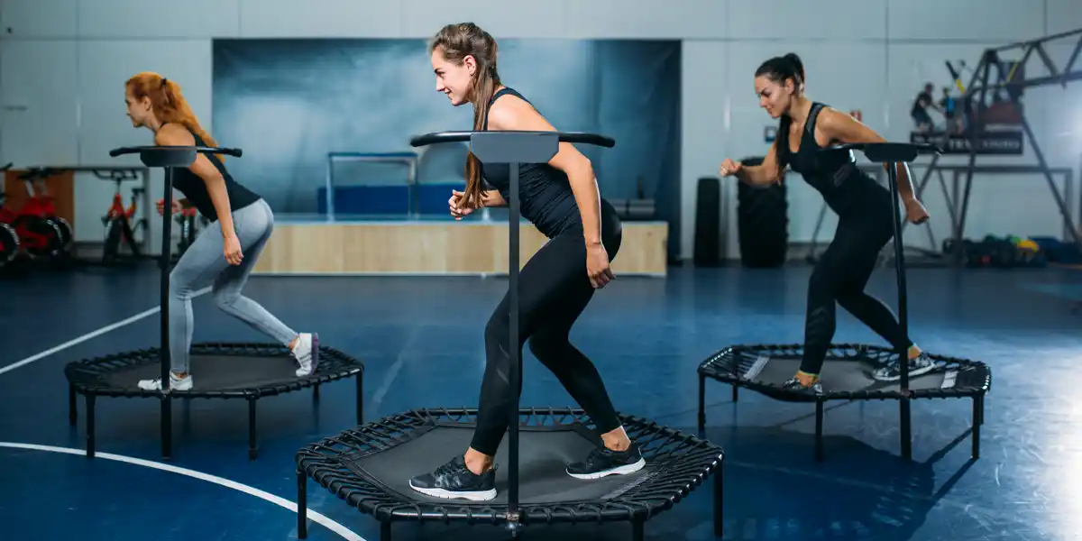 Chicas jóvenes en una clase de Power Jump ¿Cómo es una clase de Power Jump?