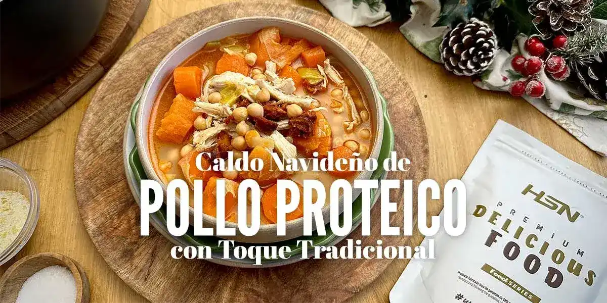Caldo Navideño de Pollo Proteico con Toque Tradicional