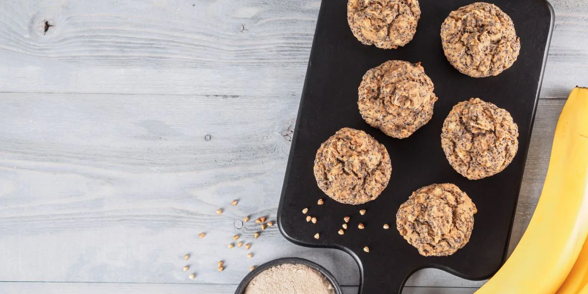 Galletas fit de plátano con crema de avellana dulce y saludable