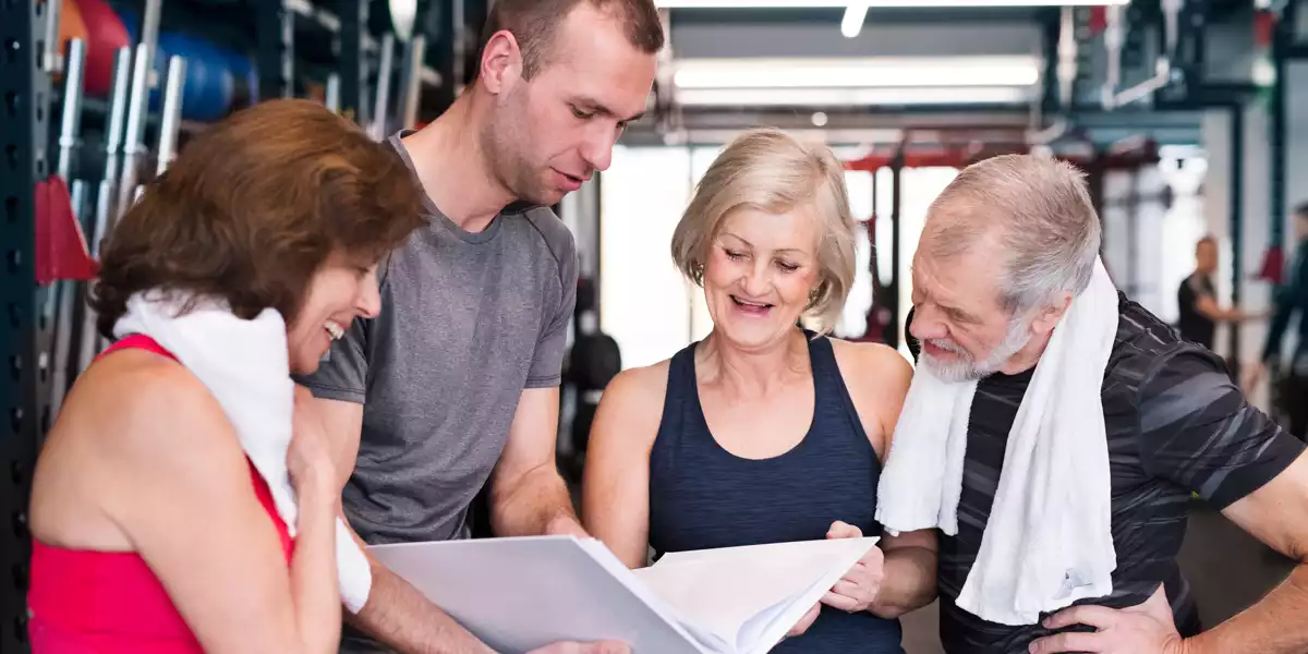 Classe di anziani dopo l’allenamento