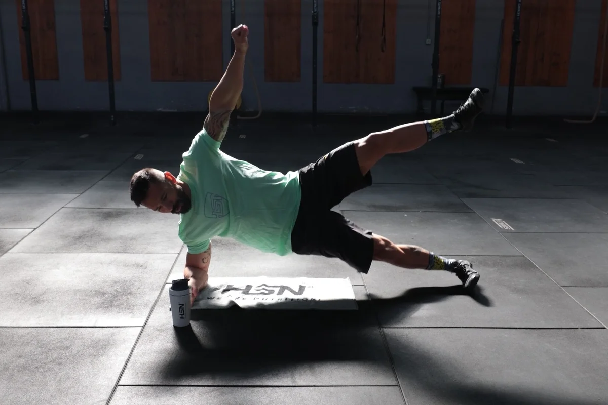 Plancha lateral con pierna elevada