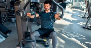 Cómo hacer press de pecho en máquina sentado correctamente