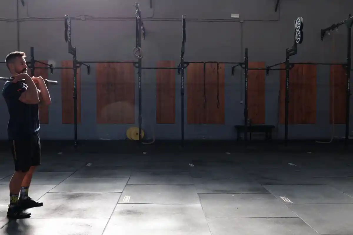 Front rack carry con bilanciere