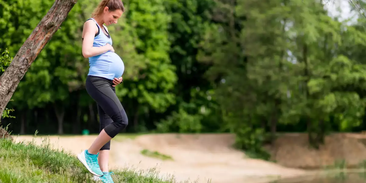 Passear durante a gravidez para reduzir gases
