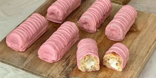 Bizcochitos rosas fitness rellenos de crema proteica
