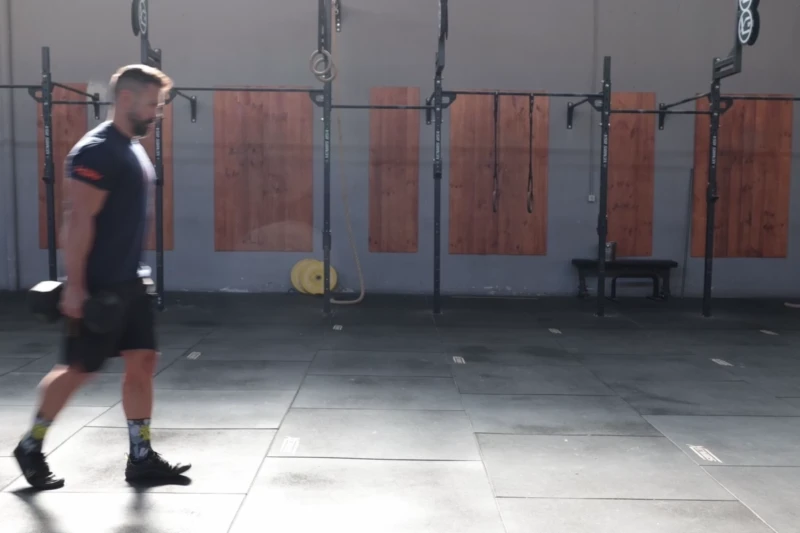 Marche du Fermier Unilatérale avec haltère