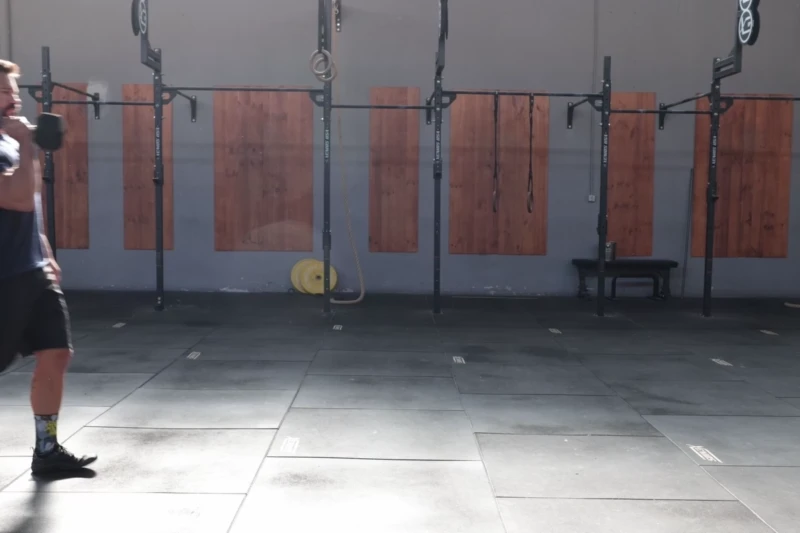 Front rack carry unilaterale con manubrio