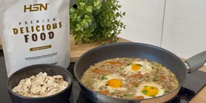 Champiñones cremosos con huevos al pesto rojo Champiñones cremosos con huevos al pesto rojo