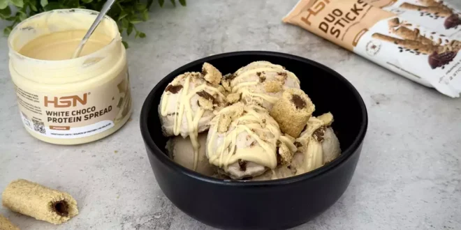 Bolas de helado de chocolate blanco
