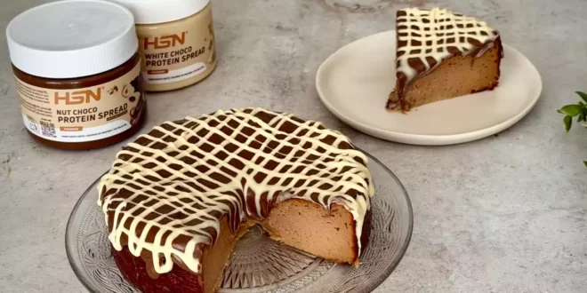Cheesecake Proteico de Chocolate y Avellanas