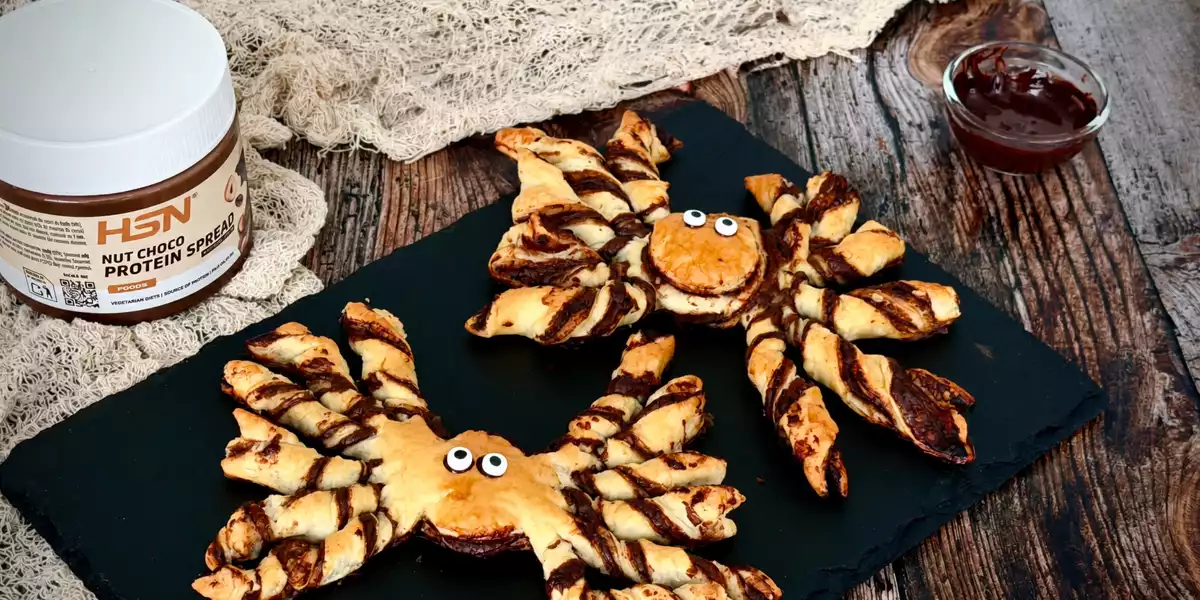 Arañas de hojaldre rellenas de chocolate Arañas de hojaldre rellenas de chocolate